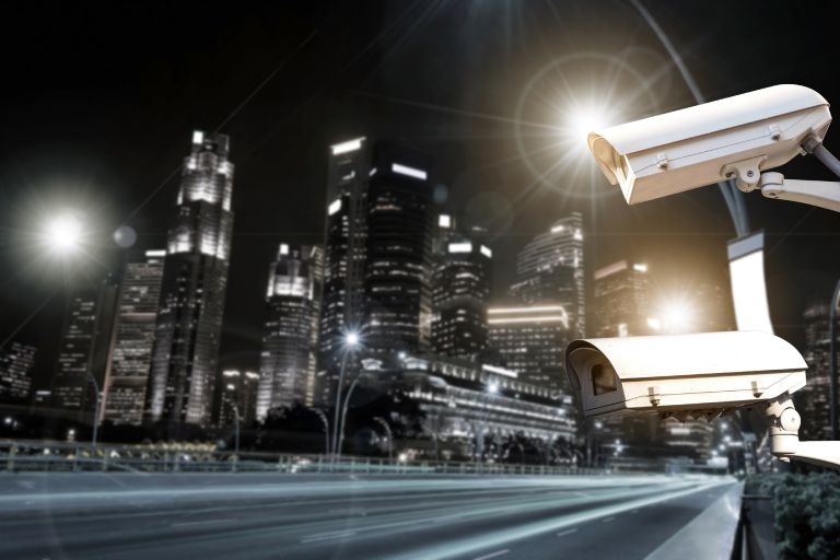 Camere de supraveghere cu senzori de miscare pentru securitatea locuintei sau afacerii.