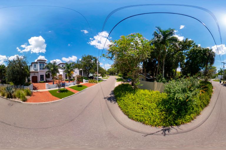 Camera de supraveghere rotativa pentru spatii exterioare.