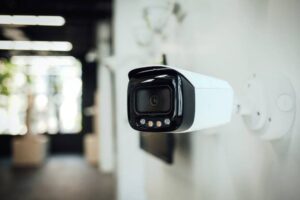 Camera video interior WiFi pentru securitatea locuintei.