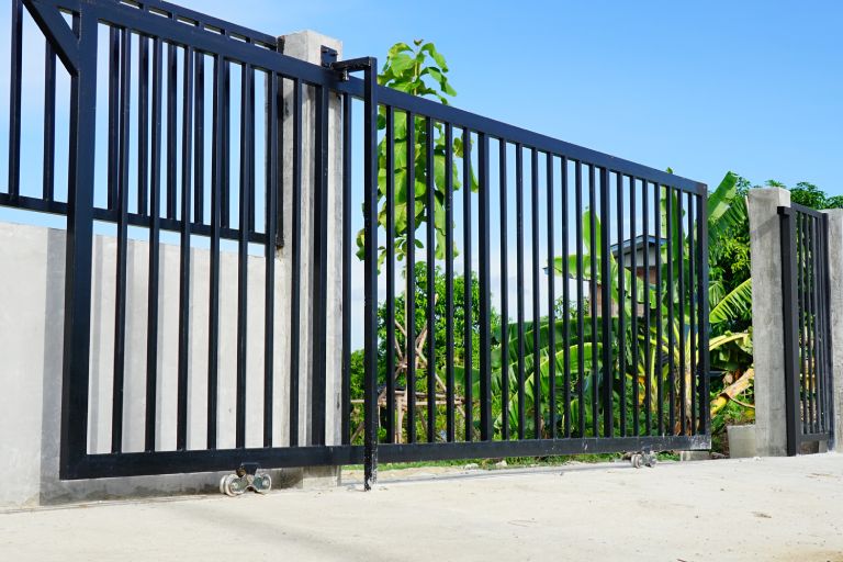 Cat costa o automatizare pentru porti culisante.