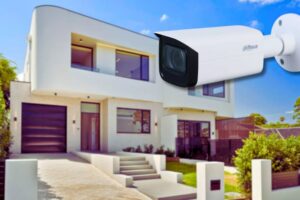 Camera supraveghere exterior motorizata.