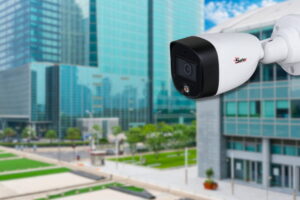 Camera supraveghere exterior cu lentila fixa.