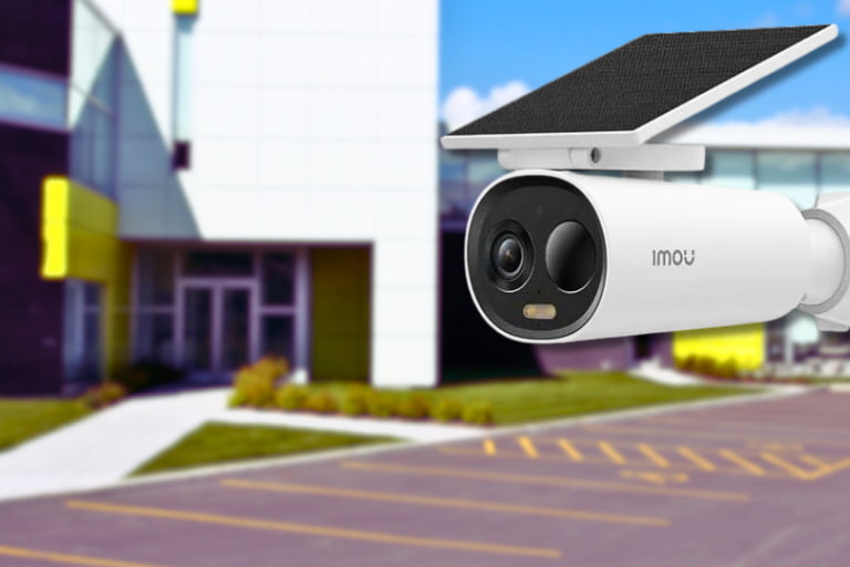 Camera supraveghere cu panou solar.